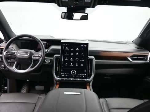 Used 2025 GMC Yukon XL Denali AWD/4WD image 19