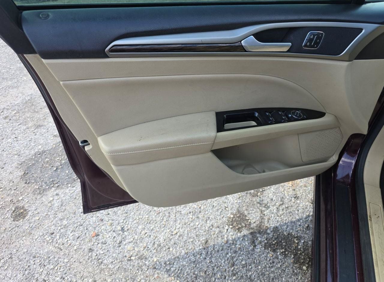 Used 2013 Ford Fusion SE FWD image 12