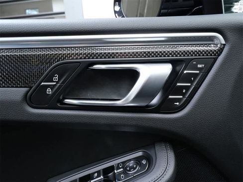 Used 2025 Porsche Macan image 14