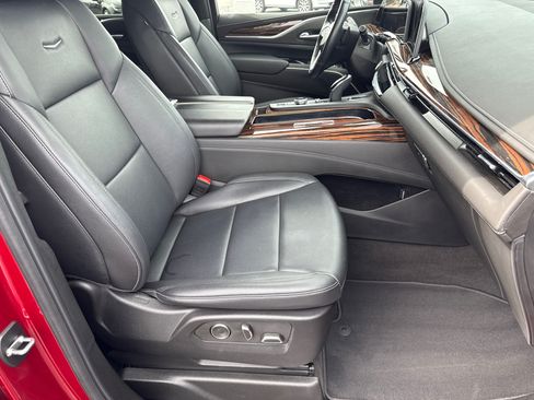 Used 2024 Cadillac Escalade Luxury AWD/4WD image 14