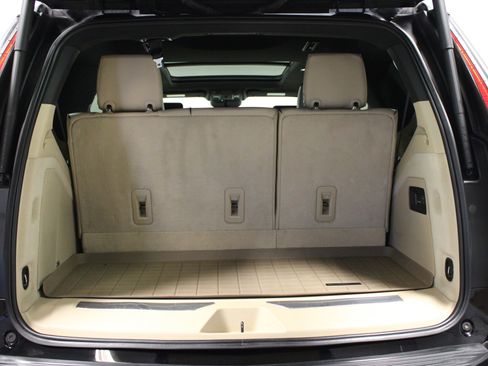 Used 2021 Cadillac Escalade Premium Luxury image 16