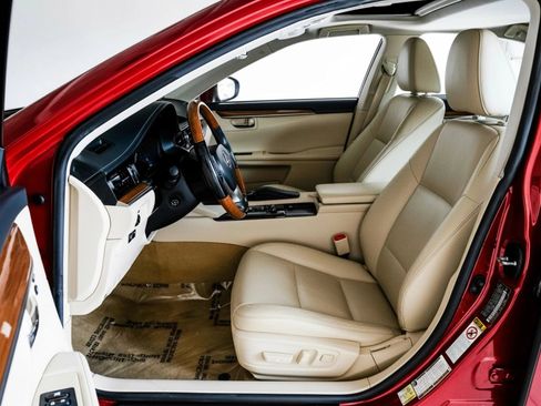 Used 2014 Lexus ES 300h w/ Luxury Package w/Bamboo Trim FWD image 3