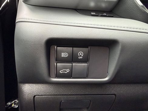 Used 2023 Toyota Highlander XLE AWD/4WD image 21