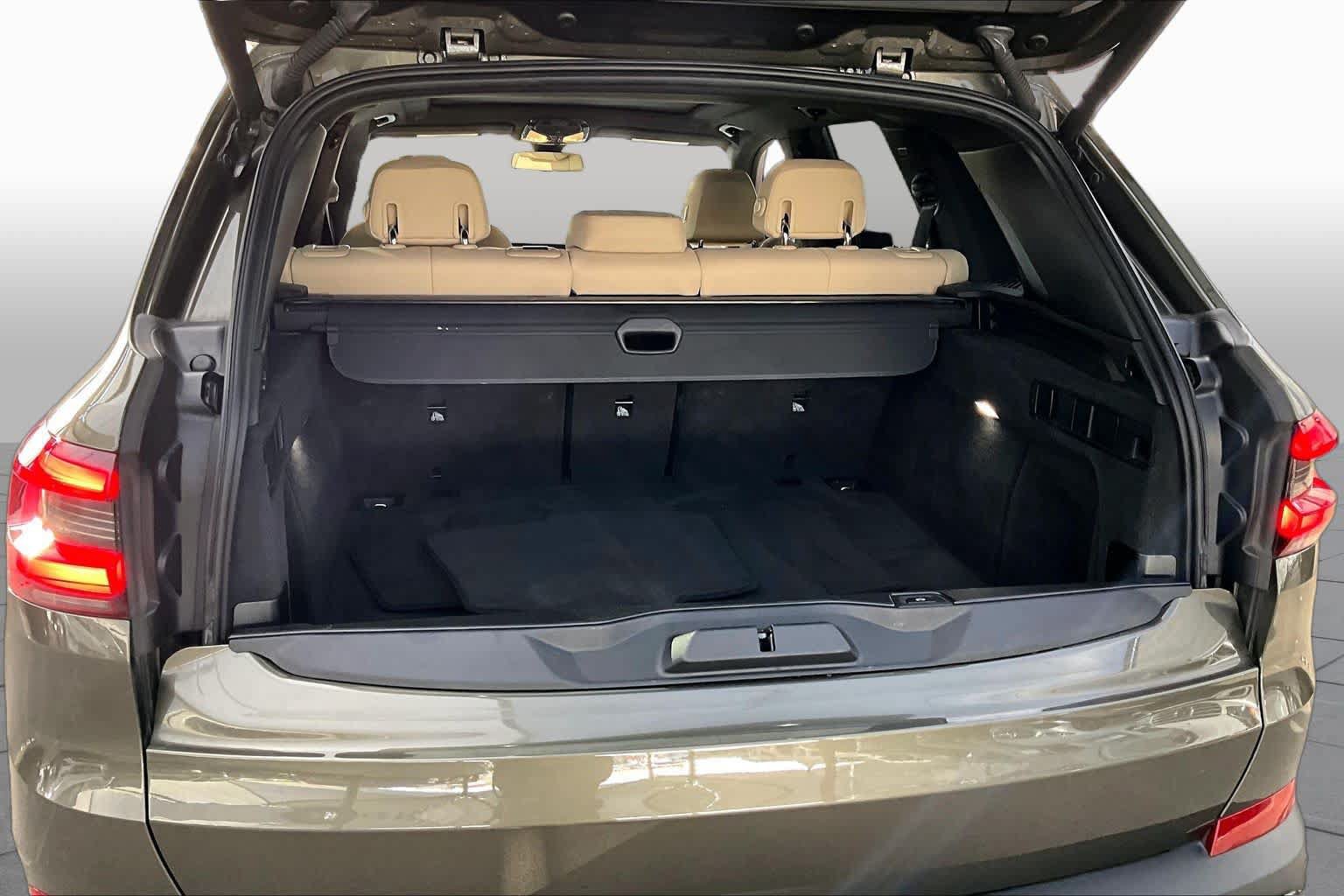 Used 2021 BMW X5 sDrive40i w/ Premium Package RWD image 36