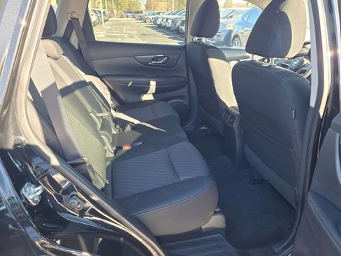 Used 2020 Nissan Rogue SV image 9