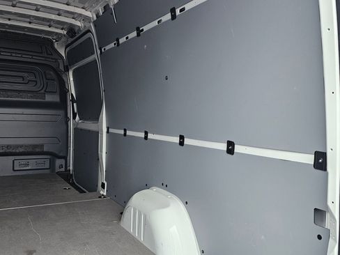 Used 2024 Mercedes-Benz Sprinter 2500 image 31