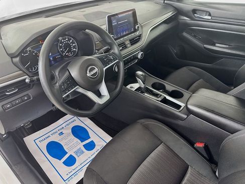 Used 2025 Nissan Altima 2.5 SV FWD image 10