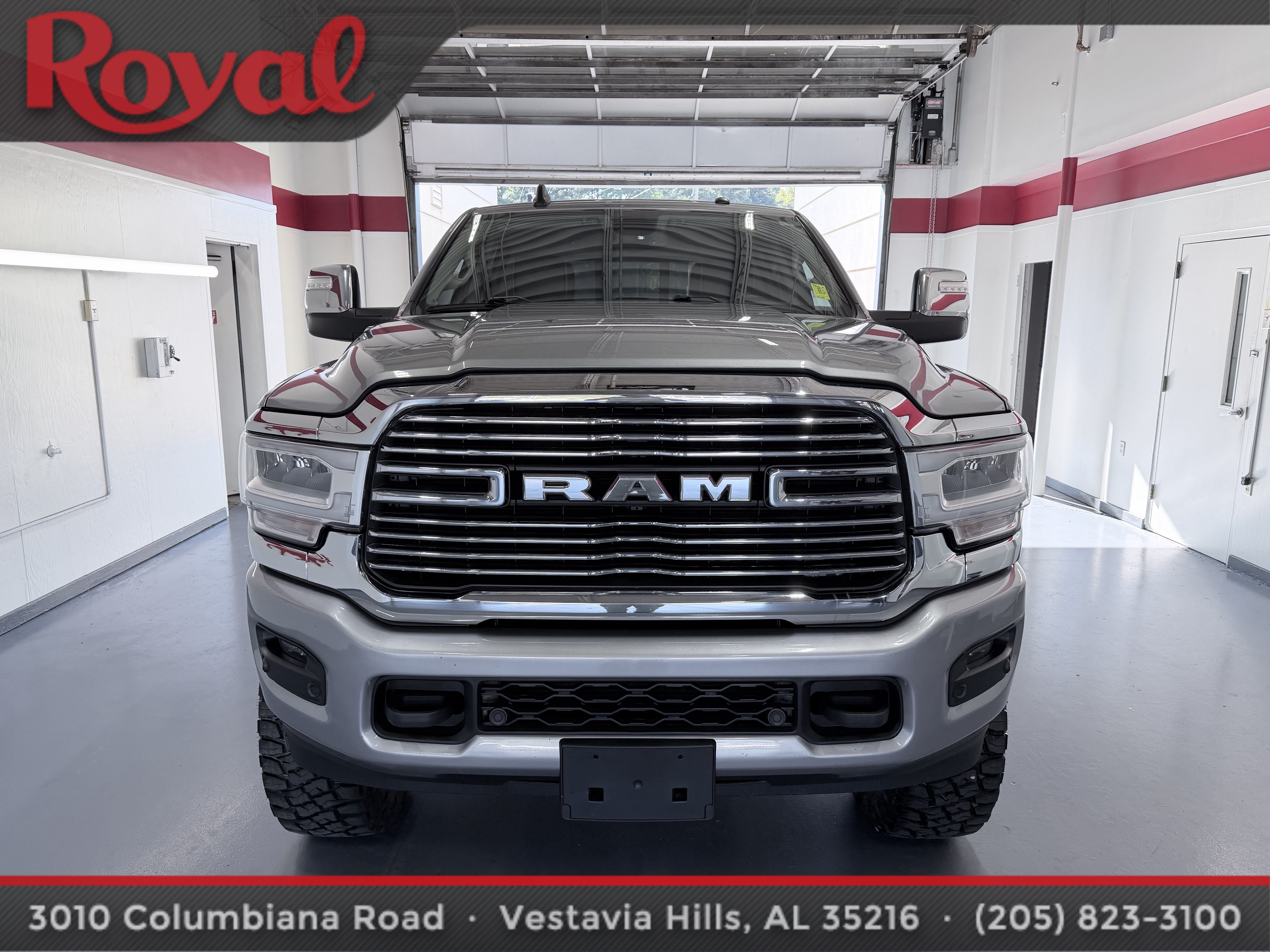 Used 2024 RAM 2500 Laramie AWD/4WD image 2