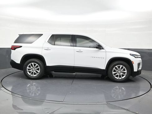 Used 2023 Chevrolet Traverse LS FWD image 6