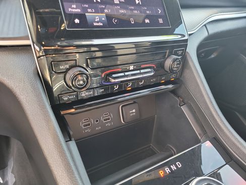 Used 2024 Jeep Grand Cherokee L Laredo image 23