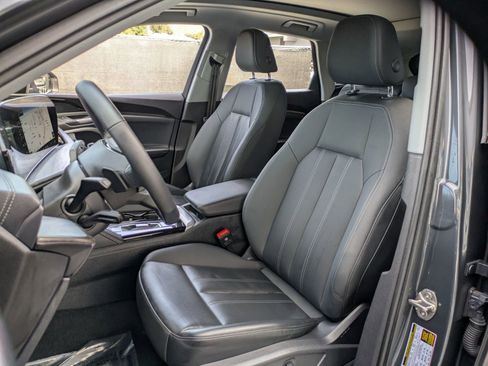 Used 2025 Audi Q5 Premium w/ Convenience Package image 30