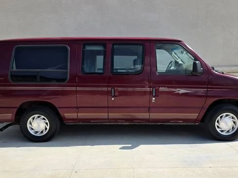 Used 2003 Ford E-150 and Econoline 150 RWD image 2