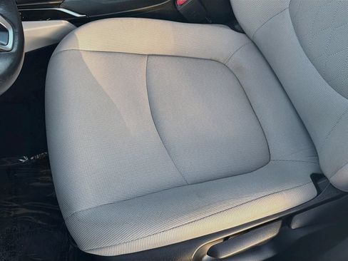 Used 2023 Toyota Corolla Cross LE w/ Moonroof Package AWD/4WD image 17