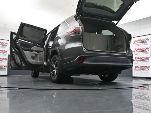 Used 2016 Toyota Highlander XLE AWD/4WD image 47