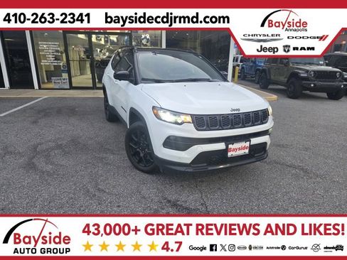 Used 2024 Jeep Compass Latitude w/ Sun and Sound Group image 1