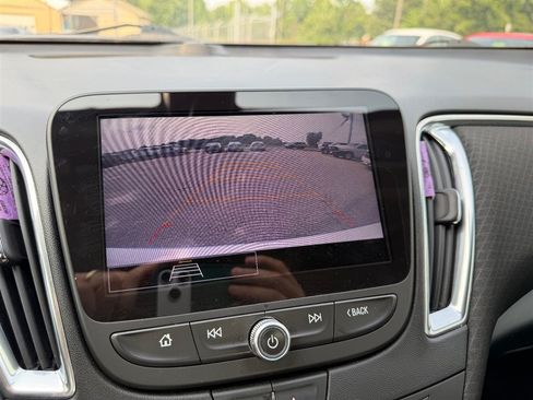 Used 2021 Chevrolet Malibu LT FWD image 21