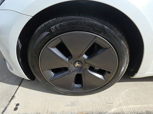 Used 2023 Tesla Model 3 Standard Range image 11