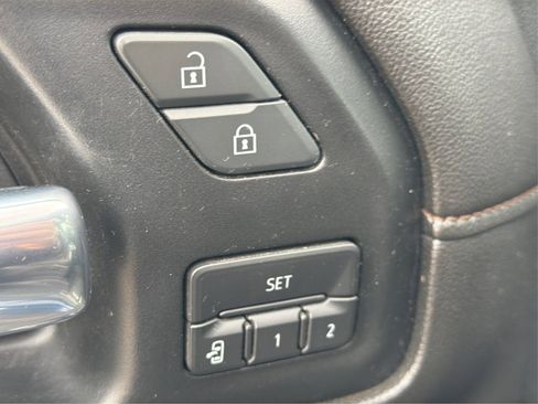 Used 2020 GMC Sierra 2500 AT4 image 32