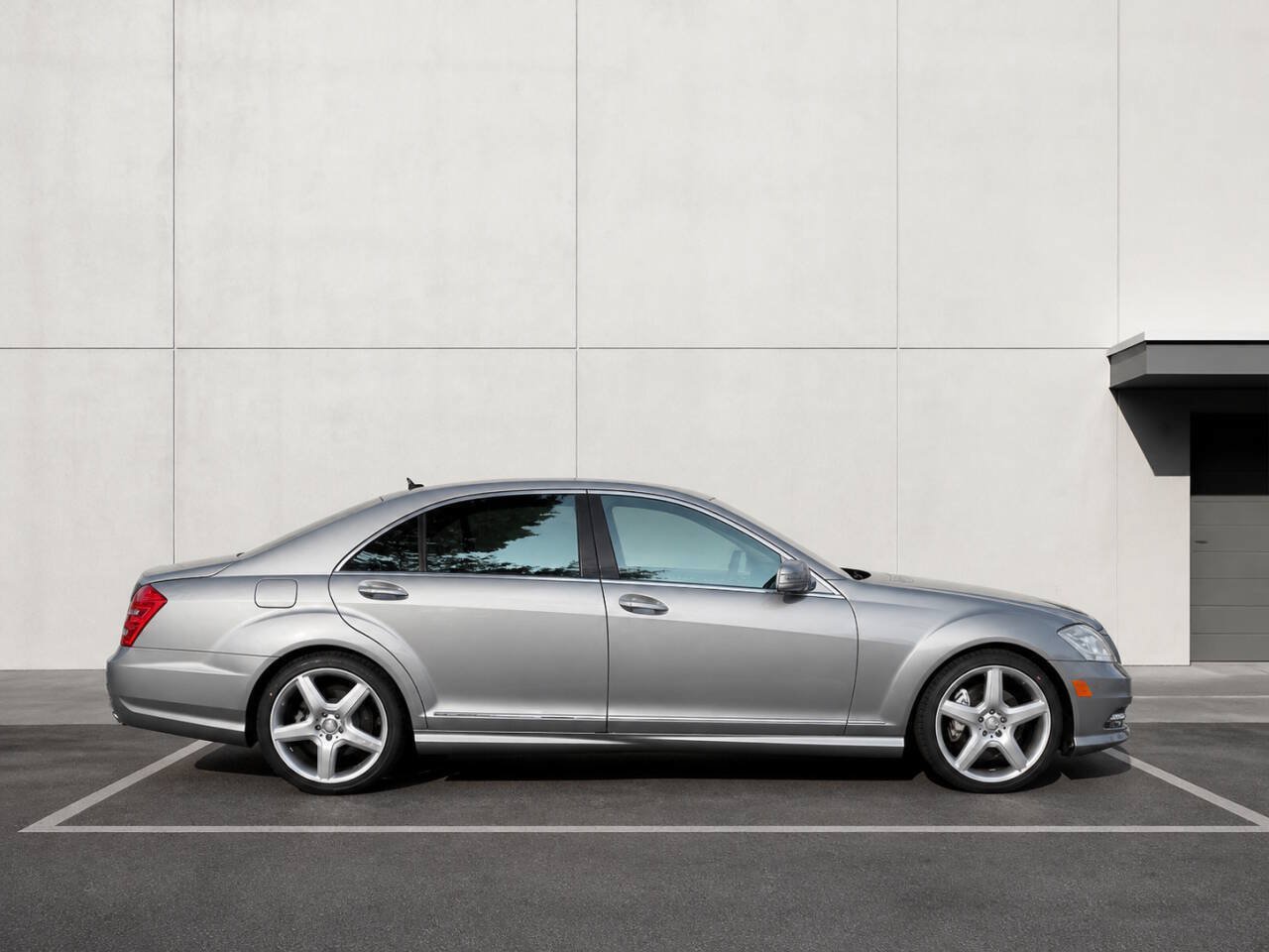 Used 2011 Mercedes-Benz S 550 w/ Sport Pkg Plus One image 7