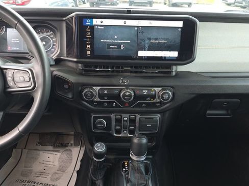 Used 2025 Jeep Gladiator Sport AWD/4WD image 25