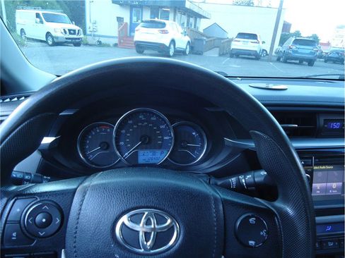 Used 2015 Toyota Corolla LE FWD image 22