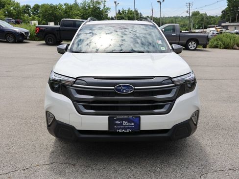 Used 2025 Subaru Forester Premium AWD/4WD image 2