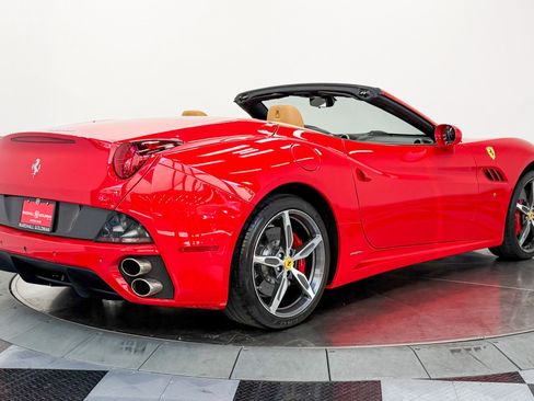 Used 2014 Ferrari California RWD image 9