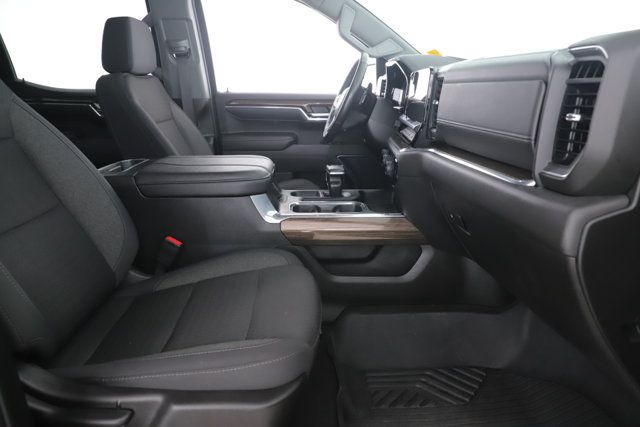 Used 2024 Chevrolet Silverado 1500 RST w/ Z71 Off-Road Package AWD/4WD image 30