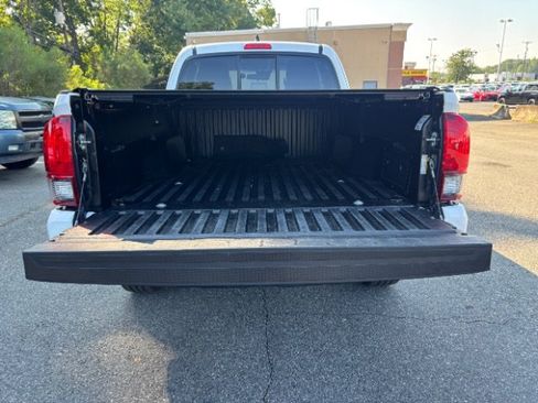 Used 2022 Toyota Tacoma SR w/ SR Convenience Package RWD image 8