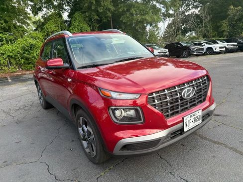 Used 2025 Hyundai Venue SEL FWD image 5