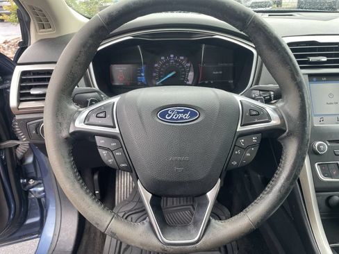 Used 2018 Ford Fusion SE w/ Fusion SE Technology Package FWD image 16