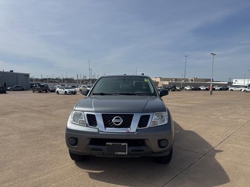 Used 2017 Nissan Frontier SV image 4