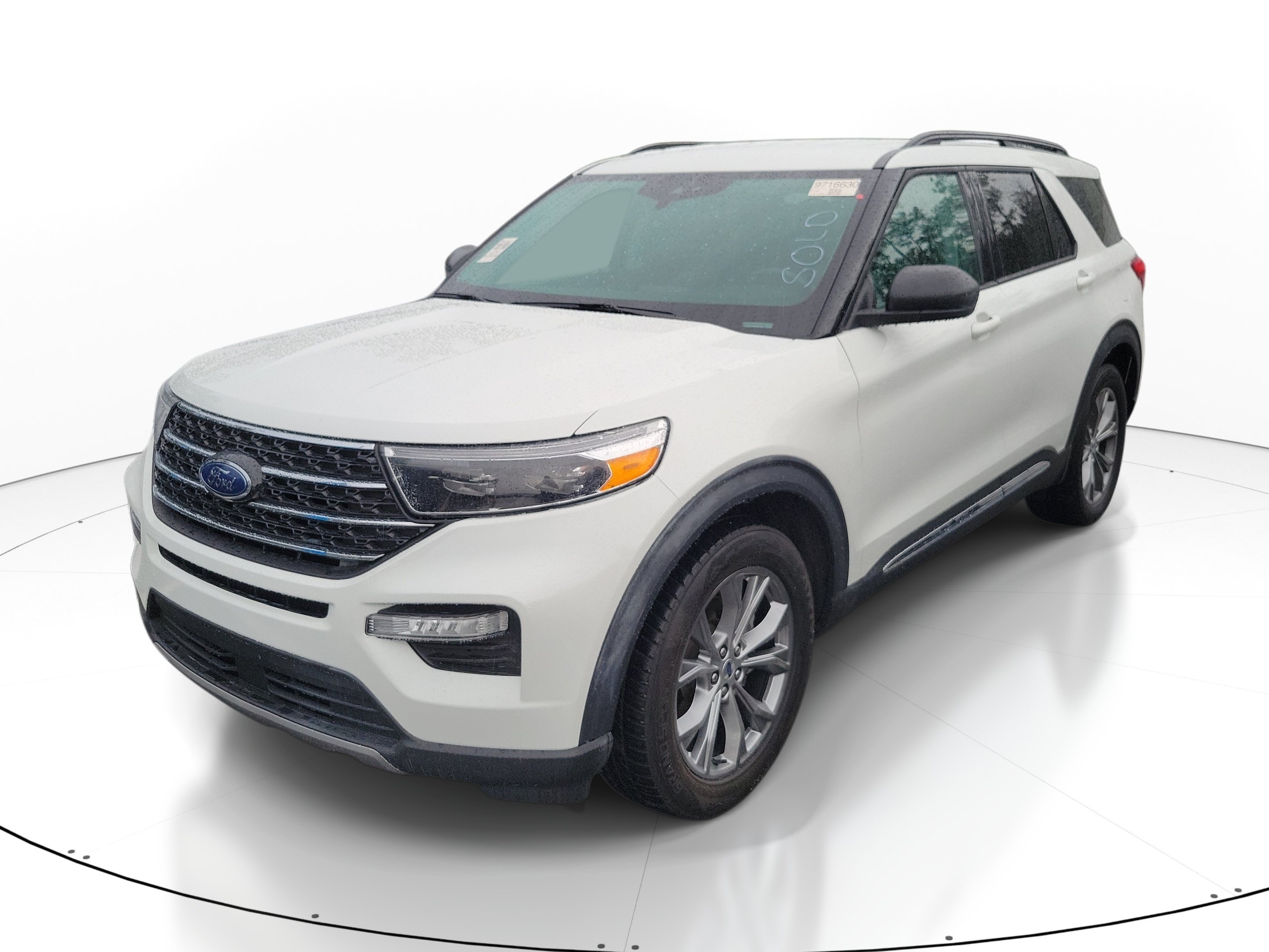 Used 2023 Ford Explorer XLT w/ Equipment Group 202A RWD image 5