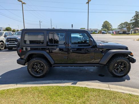 Used 2022 Jeep Wrangler Unlimited Sport AWD/4WD image 4