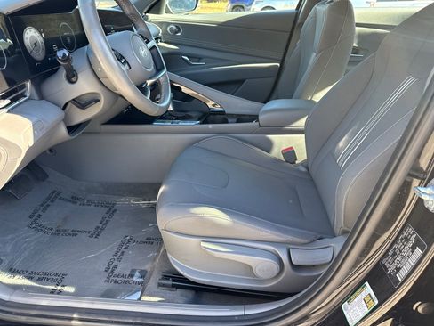 Certified 2025 Hyundai Elantra SEL image 9