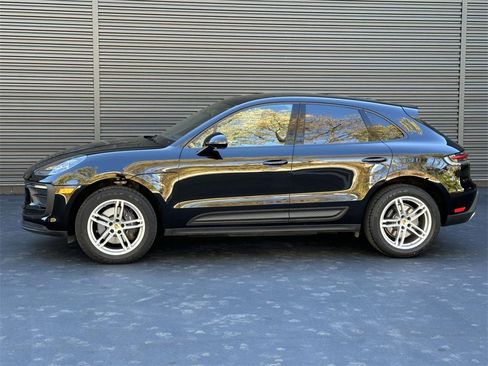 Used 2025 Porsche Macan image 2
