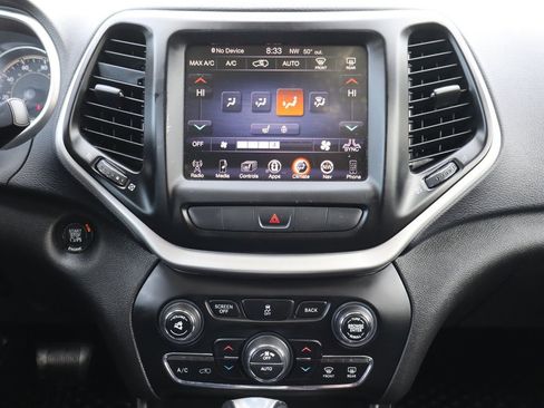 Used 2015 Jeep Cherokee Trailhawk w/ Comfort/Convenience Group AWD/4WD image 35