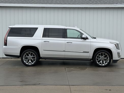 Used 2018 Cadillac Escalade ESV Premium Luxury image 3