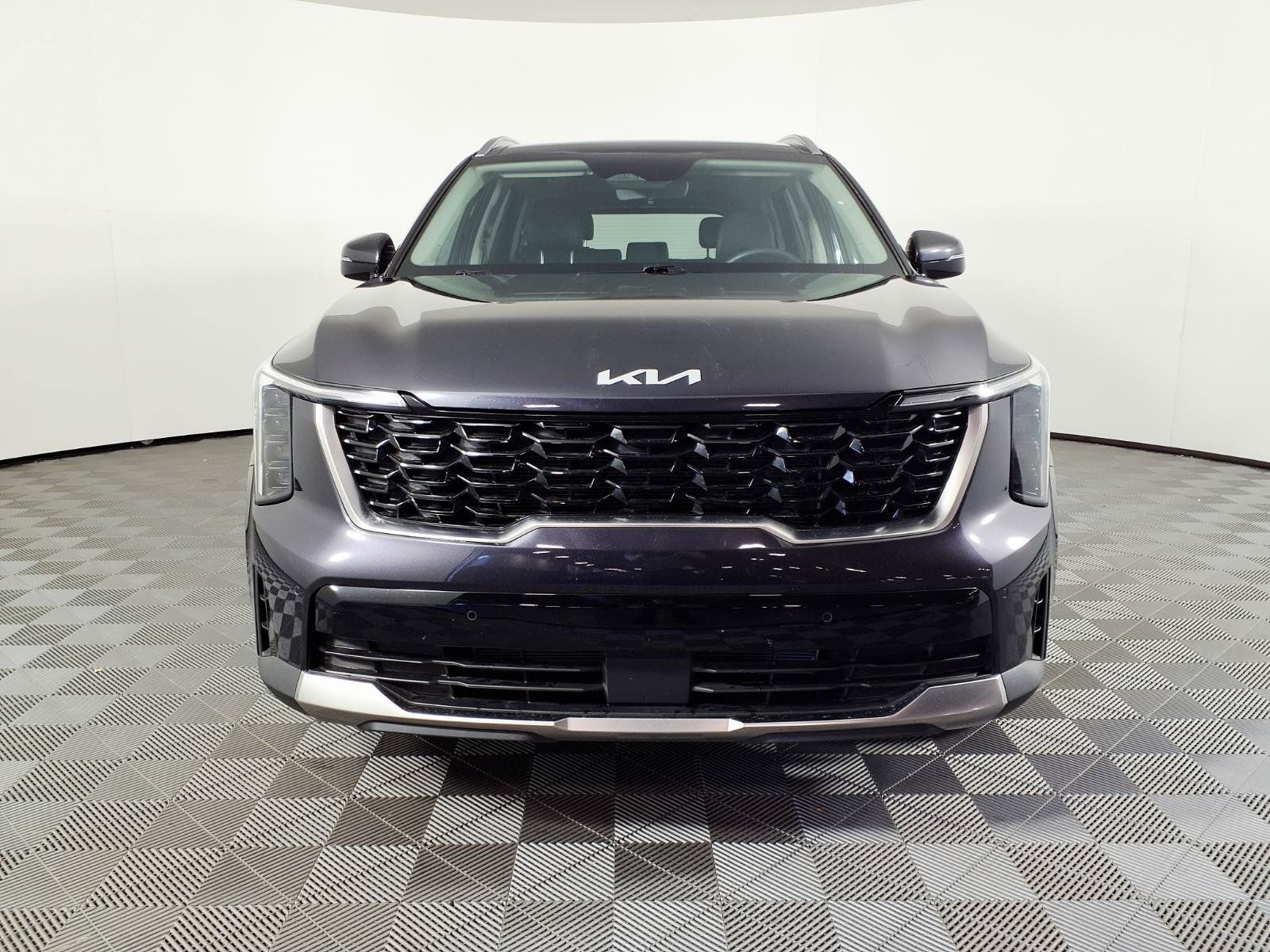 Used 2025 Kia Sorento S w/ Panoramic Sunroof Package FWD image 2