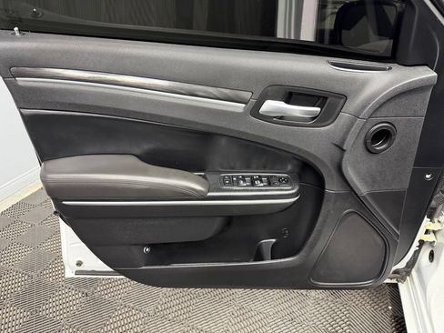 Used 2019 Chrysler 300 Touring w/ Sport Appearance Package RWD image 36