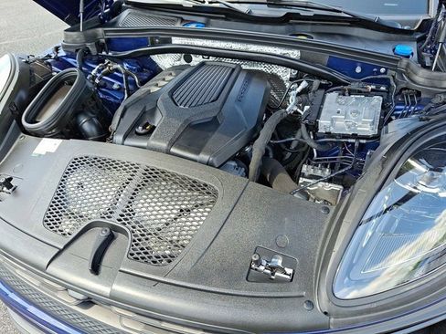 Used 2024 Porsche Macan image 32