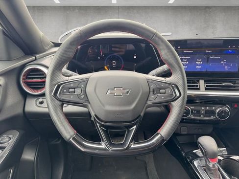 Certified 2025 Chevrolet Trax RS image 21