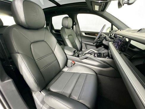 Certified 2026 Porsche Cayenne Coupe AWD/4WD image 28