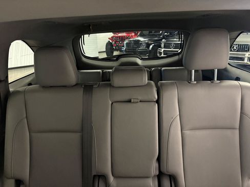 Used 2017 Toyota Highlander XLE AWD/4WD image 32