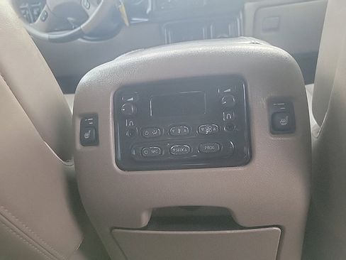 Used 2004 GMC Yukon Denali image 23