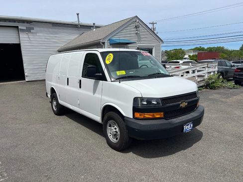 Used 2019 Chevrolet Express 2500 RWD image 6