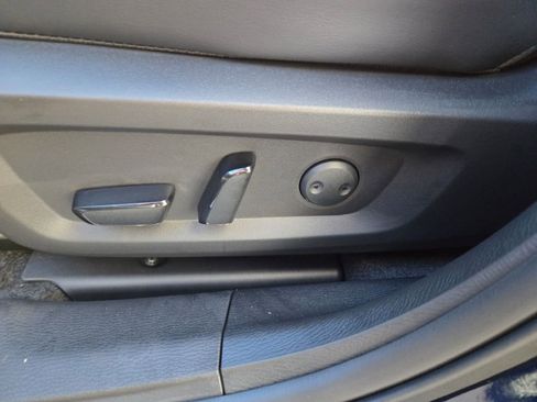 New 2025 Mitsubishi Outlander SE image 16