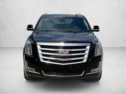 Used 2019 Cadillac Escalade Luxury RWD image 3