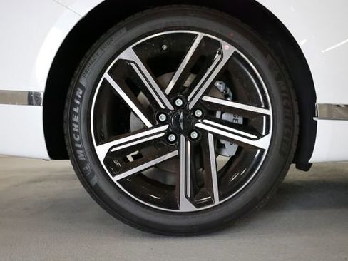 New 2026 Genesis G80 2.5T Advanced image 3