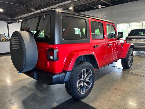 Used 2024 Jeep Wrangler Unlimited w/ Convenience Group AWD/4WD image 5